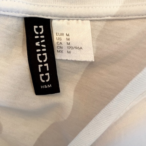 H&M Divided T-Shirt - Picture 5 of 6